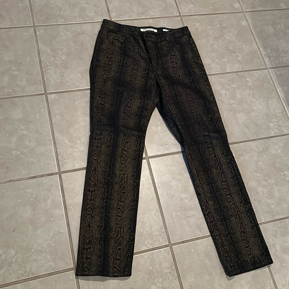 Jones New York size 14 snake skin Jeans